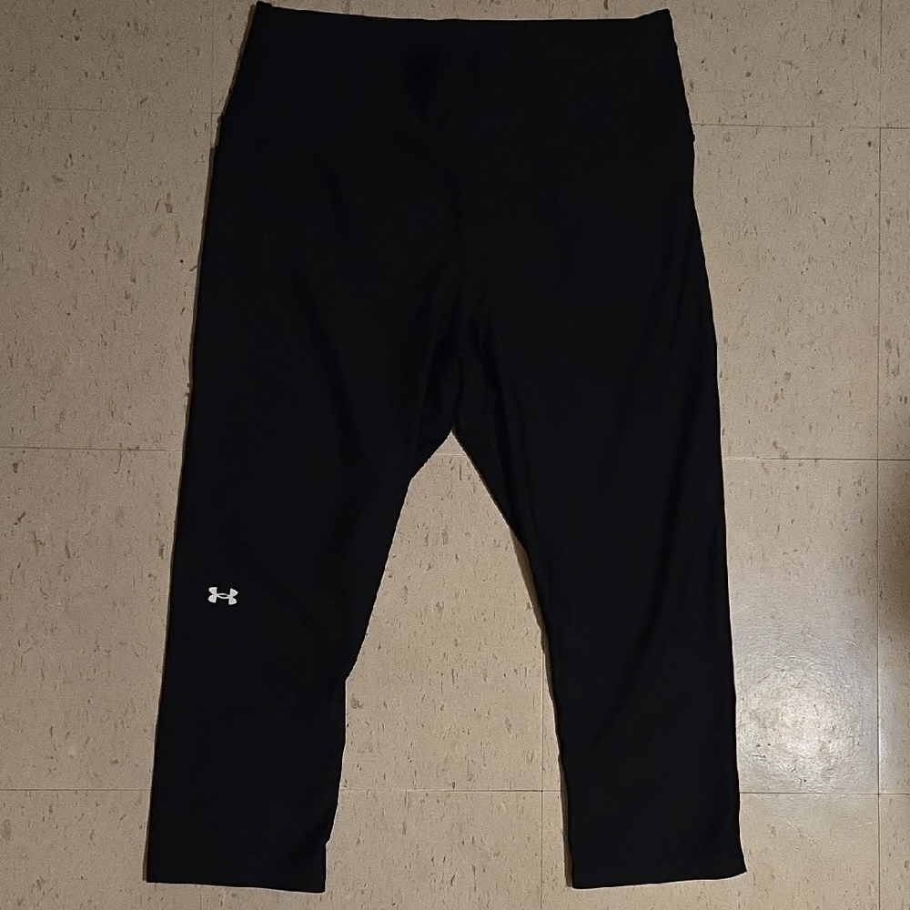 🏷 Under Armour Black Athletic Capris